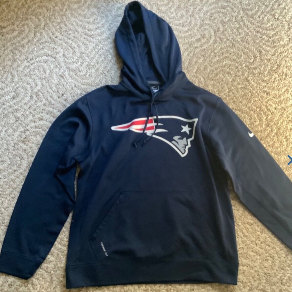 On the Field Nike NFL New England Patriots Therma-Fit Hoodie